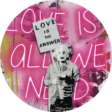 Lade das Bild in den Galerie-Viewer, Aluminiumbild gebürstet Banksy - Love is the answer No.2 Kreis