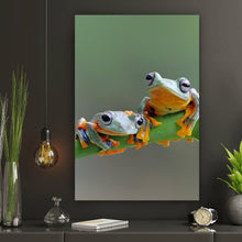 Lade das Bild in den Galerie-Viewer, Leinwandbild Baumfrösche Hochformat