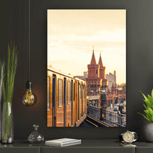 Lade das Bild in den Galerie-Viewer, Aluminiumbild gebürstet Berlin bei Sonnenaufgang Hochformat