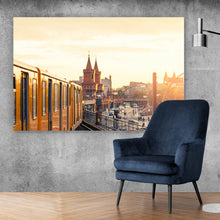 Lade das Bild in den Galerie-Viewer, Leinwandbild Berlin bei Sonnenaufgang Querformat