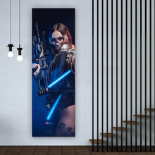Lade das Bild in den Galerie-Viewer, Spannrahmenbild Bewaffnete sexy Frau Panorama Hoch