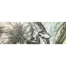 Lade das Bild in den Galerie-Viewer, Poster Blüte in grau Tönen Panorama