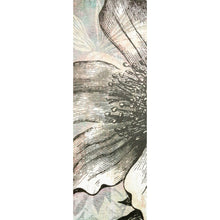 Lade das Bild in den Galerie-Viewer, Poster Blüte in grau Tönen Panorama Hoch