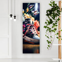 Lade das Bild in den Galerie-Viewer, Poster Blumiger Boho Turnschuh Panorama Hoch