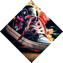 Lade das Bild in den Galerie-Viewer, Spannrahmenbild Blumiger Boho Turnschuh Raute