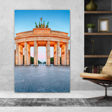 Lade das Bild in den Galerie-Viewer, Leinwandbild Brandenburger Tor Wahrzeichen Hochformat