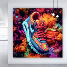 Lade das Bild in den Galerie-Viewer, Leinwandbild Bunter Sneaker in Blumenmeer Quadrat