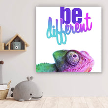 Lade das Bild in den Galerie-Viewer, Poster Chamäleon Be Different Quadrat