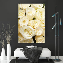 Lade das Bild in den Galerie-Viewer, Leinwandbild Cremefarbene Rosen Hochformat