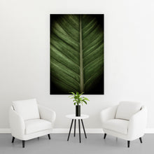 Lade das Bild in den Galerie-Viewer, Spannrahmenbild Dark Leaf Hochformat