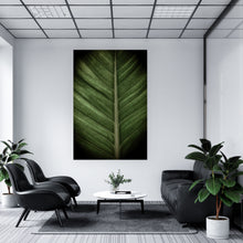 Lade das Bild in den Galerie-Viewer, Spannrahmenbild Dark Leaf Hochformat