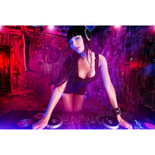 Lade das Bild in den Galerie-Viewer, Aluminiumbild gebürstet Sexy DJane play Music Querformat