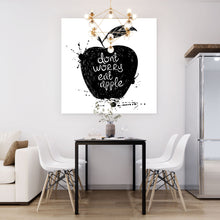 Lade das Bild in den Galerie-Viewer, Spannrahmenbild Don't Worry Apple Quadrat