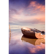 Lade das Bild in den Galerie-Viewer, Poster Einsames Boot bei Sonnenuntergang Hochformat