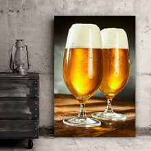 Lade das Bild in den Galerie-Viewer, Leinwandbild Eiskaltes Bier Hochformat