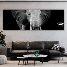 Lade das Bild in den Galerie-Viewer, Leinwandbild Elefant Schwarz Weiß Panorama
