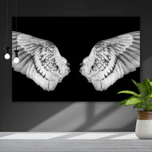Lade das Bild in den Galerie-Viewer, Leinwandbild Engelsflügel auf schwarzem Hintergrund Querformat