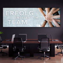 Lade das Bild in den Galerie-Viewer, Aluminiumbild Erfolg entsteht im Team Panorama