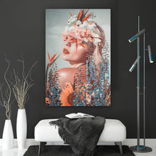 Lade das Bild in den Galerie-Viewer, Spannrahmenbild Flower Queen Hochformat