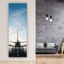 Lade das Bild in den Galerie-Viewer, Spannrahmenbild Flugzeug auf der Landebahn Panorama Hoch