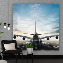 Lade das Bild in den Galerie-Viewer, Spannrahmenbild Flugzeug auf der Landebahn Quadrat