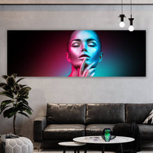 Lade das Bild in den Galerie-Viewer, Aluminiumbild Frau im bunten Neonlicht Panorama