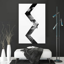 Lade das Bild in den Galerie-Viewer, Poster Frida Modern Art Schwarz Weiss Hochformat