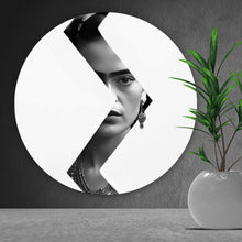 Lade das Bild in den Galerie-Viewer, Aluminiumbild gebürstet Frida Modern Art Schwarz Weiss Kreis