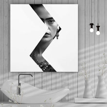 Lade das Bild in den Galerie-Viewer, Poster Frida Modern Art Schwarz Weiss Quadrat
