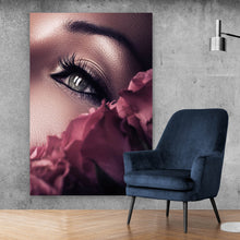 Lade das Bild in den Galerie-Viewer, Aluminiumbild gebürstet Frau in einem Rosenmeer Hochformat