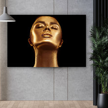 Lade das Bild in den Galerie-Viewer, Aluminiumbild gebürstet Frau in Gold No.1 Querformat