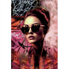 Lade das Bild in den Galerie-Viewer, Poster Frau mit Brille Modern Art Hochformat