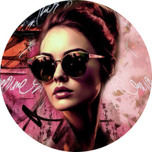 Lade das Bild in den Galerie-Viewer, Aluminiumbild gebürstet Frau mit Brille Modern Art Kreis