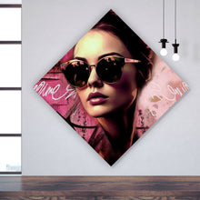 Lade das Bild in den Galerie-Viewer, Poster Frau mit Brille Modern Art Raute