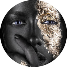Lade das Bild in den Galerie-Viewer, Aluminiumbild Frau mit Gold Make-Up Kreis