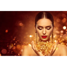 Lade das Bild in den Galerie-Viewer, Spannrahmenbild Frau mit Goldschmuck Querformat