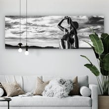 Lade das Bild in den Galerie-Viewer, Poster Frau mit Sonnenhut Schwarz Weiß Panorama