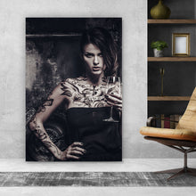 Lade das Bild in den Galerie-Viewer, Leinwandbild Frau mit Tattoos Hochformat