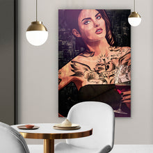 Lade das Bild in den Galerie-Viewer, Spannrahmenbild Frau mit Tattoos Wein Hochformat