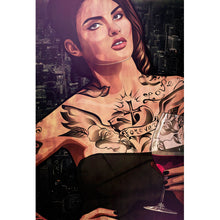 Lade das Bild in den Galerie-Viewer, Acrylglasbild Frau mit Tattoos Wein Hochformat