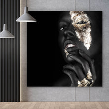 Lade das Bild in den Galerie-Viewer, Poster Frau mit Gold Make-Up No.1 Quadrat