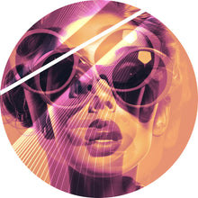 Lade das Bild in den Galerie-Viewer, Aluminiumbild gebürstet Frauengesicht mit Brille Modern Art Kreis