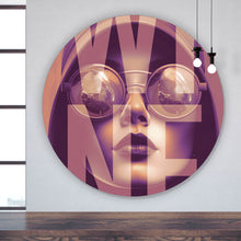 Lade das Bild in den Galerie-Viewer, Aluminiumbild Frauengesicht mit Brille Vintage Wine Kreis