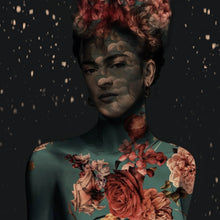 Lade das Bild in den Galerie-Viewer, Aluminiumbild gebürstet Frida Vintage mit Blumen Quadrat