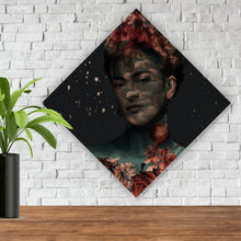 Lade das Bild in den Galerie-Viewer, Poster Frida Vintage mit Blumen Raute