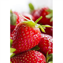 Lade das Bild in den Galerie-Viewer, Leinwandbild Frische Erdbeeren Hochformat