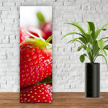 Lade das Bild in den Galerie-Viewer, Aluminiumbild gebürstet Frische Erdbeeren Panorama Hoch