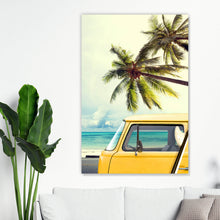 Lade das Bild in den Galerie-Viewer, Leinwandbild Gelber Oldtimer am Strand Hochformat