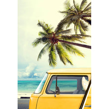 Lade das Bild in den Galerie-Viewer, Aluminiumbild gebürstet Gelber Oldtimer am Strand Hochformat