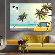 Lade das Bild in den Galerie-Viewer, Leinwandbild Gelber Oldtimer am Strand Querformat